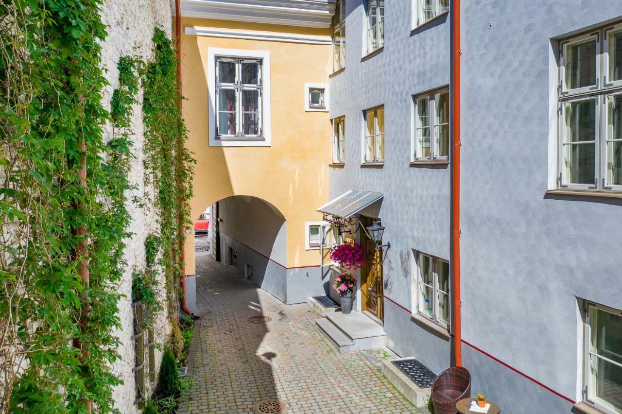 Meriton Old Town Garden Hotel Talin Exterior foto